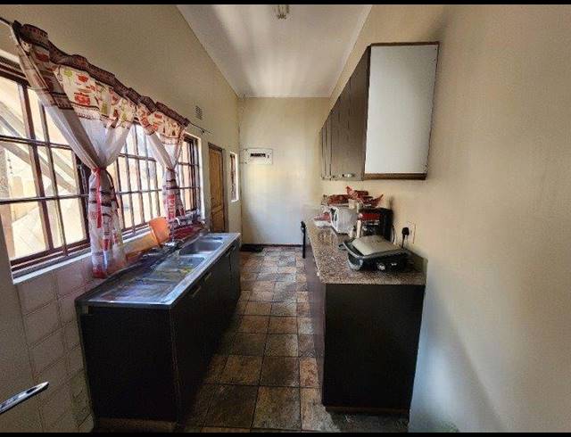 7 BEDROOM SECTIONAL TITLE FOR SALE IN MUSGRAVE